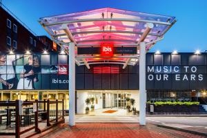 a building with a music to our ears sign on it at ibis London Heathrow Airport in Hillingdon