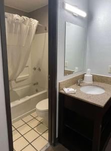 Ένα μπάνιο στο Motel 6-Green Bay, WI - Lambeau