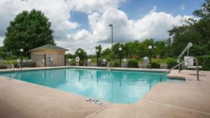 a large swimming pool with blue water at Best Western Big Spring Lodge in Neosho