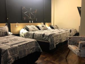 Ένα ή περισσότερα κρεβάτια σε δωμάτιο στο Hotel Brasilia Curitiba