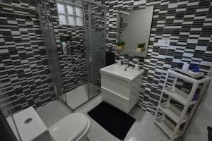 Koupelna v ubytování Casa Colmena + 25 fotografií