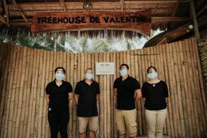 Επισκέπτες που μένουν στο Treehouse de Valentine