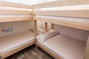 Postel nebo postele na pokoji v ubytování Albergue Multiaventura Active Andalucia