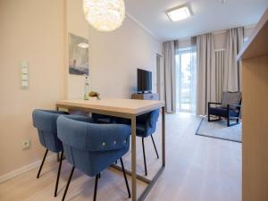 TV/Unterhaltungsangebot in der Unterkunft Dünenresidenz Prora - Ferienwohnung mit Meerblick und 1 Schlafzimmer und Terrasse NP-704