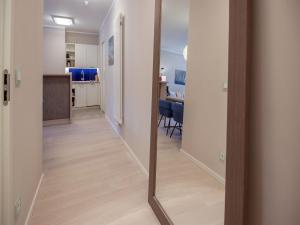 Küche/Küchenzeile in der Unterkunft Dünenresidenz Prora - Ferienwohnung mit Meerblick und 1 Schlafzimmer und Terrasse NP-704