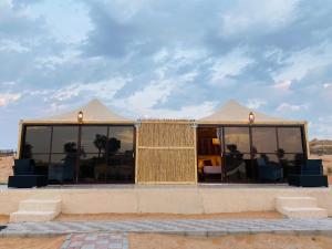 Balkón nebo terasa v ubytování Bedouin Oasis Desert Camp- Ras Al Khaimah