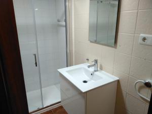 A bathroom at Amazing Studio Torremolinos