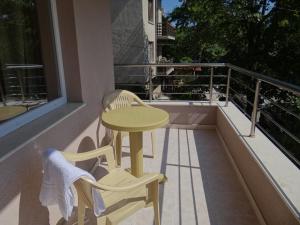 Balkón nebo terasa v ubytování Guest House Donchevi