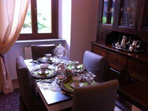a dining room with a table with chairs and a tableablish at Valverde Guest House in Tarquinia +20 photos