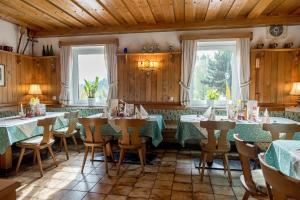 Restaurace v ubytování Gasthof Schindler + 15 fotografií