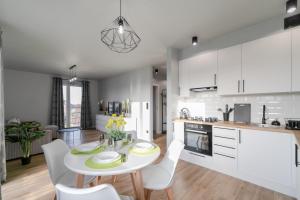 Kuchyň nebo kuchyňský kout v ubytování Apartament Skandynawski z balkonem - Dream Apart