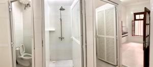 Bilik mandi di Stone Town House