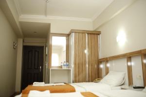 Postel nebo postele na pokoji v ubytování Özhan Hotel