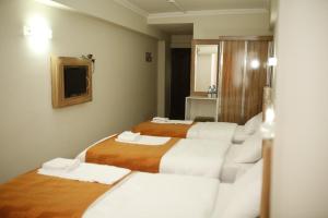 Postel nebo postele na pokoji v ubytování Özhan Hotel