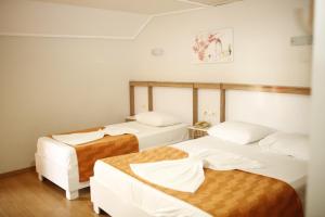 Postel nebo postele na pokoji v ubytování Özhan Hotel