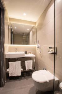Koupelna v ubytování Zeniva Hotel