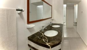 Bilik mandi di Stone Town House