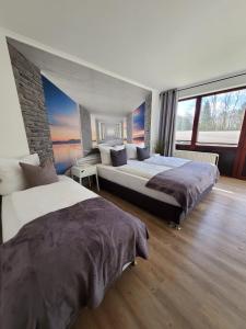 Una cama o camas en una habitación de Hotel Seeblick am Sankelmarker See - Natur und Erholung
