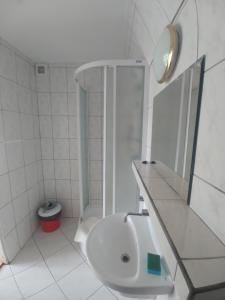 Koupelna v ubytování Ośrodek Wczasowy HELIOS