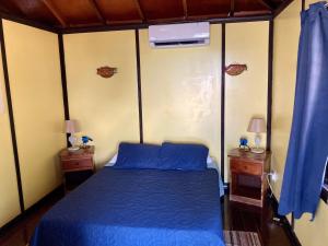 Tempat tidur dalam kamar di Lost Reef Resort