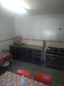 Kuchyň nebo kuchyňský kout v ubytování Temiscira Hostel