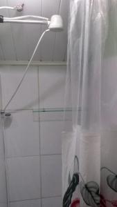 Um banheiro em Casa dos Silvas- Perequê - RJ