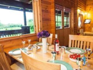 Imagen de la galería de Secluded 3Bed Lodge with hot tub North Yorkshire, en Skipton