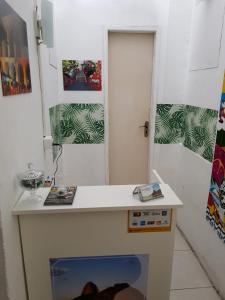 Et badeværelse på Simple single room Botafogo, Copacabana beach