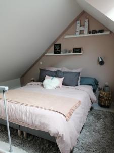 Кровать или кровати в номере Le Clos du 51 - Chambres d'hôtes