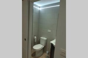 a bathroom with a toilet and a sink at Apartamento T28 Edif Europa y parking gratuito in Sierra Nevada