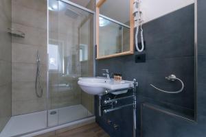 A bathroom at HOTEL B&B MARILENA
