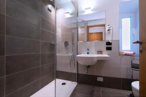 A bathroom at HOTEL B&B MARILENA