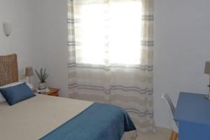 Łóżko lub łóżka w pokoju w obiekcie Apartamento completo max. 6 huéspedes