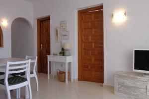 Telewizja i/lub zestaw kina domowego w obiekcie Apartamento completo max. 6 huéspedes