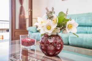 A seating area at casa chiara