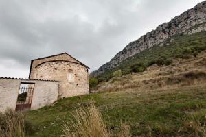 an old building on the side of a hill at Apartaments Cal Borda in Coll de Nargó