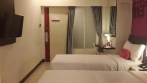 Postel nebo postele na pokoji v ubytování favehotel Pluit Junction