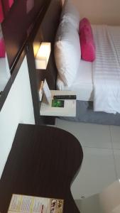Postel nebo postele na pokoji v ubytování favehotel Pluit Junction