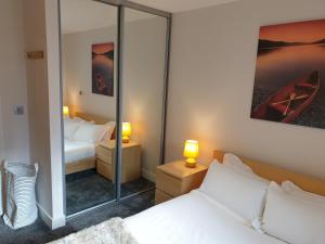 En eller flere senge i et værelse på Birmingham Ruby, 2 bedroom Apartment