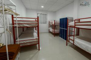 Palanda nebo palandy na pokoji v ubytování Albergue Multiaventura Active Andalucia