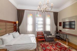 a bedroom with a bed and a desk and a chair at Blue Gilroy Hotel in Istanbul