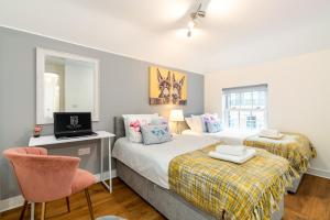 Gallery image of Town Center Apartment with 55” Smart TV+Netflix in Andover
