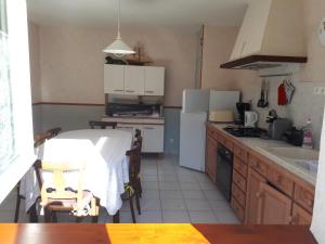 Kuchyň nebo kuchyňský kout v ubytování Paradis Breton