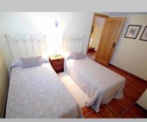 En eller flere senge i et værelse på El Capricho de Almadan
