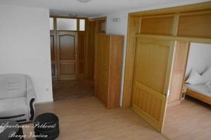 a room with a bedroom with a bed and a closet at APARTMANI PETKOVIC in Teslić