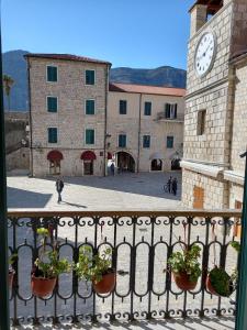 Zdjęcie z galerii obiektu Old Town Sea Gate Apartment w Kotorze