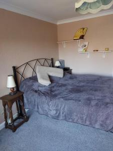 a bedroom with a bed and a table with lamps at JOE'S PLACE in Retford