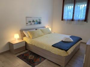 Ένα ή περισσότερα κρεβάτια σε δωμάτιο στο la casa del parco Ferrari