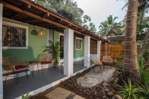 A garden outside Casa Jaali