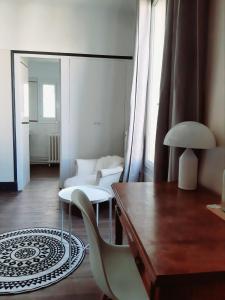 Posezení v ubytování Saint Charles Hôtel & Coliving Biarritz